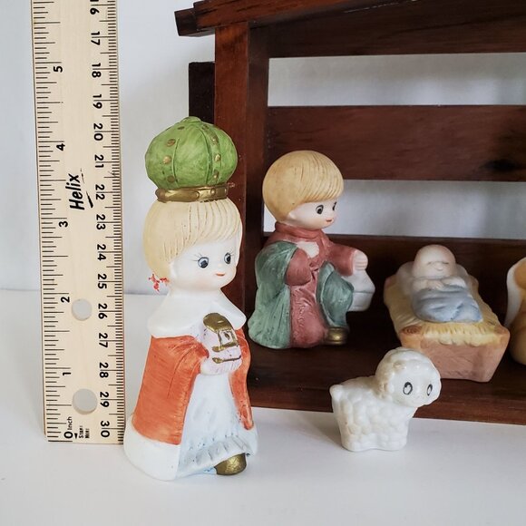 Vintage GIFTCO Bisque Porcelain Nativity Set 8 Piece Hand Painted Wood Creche - Picture 10 of 10